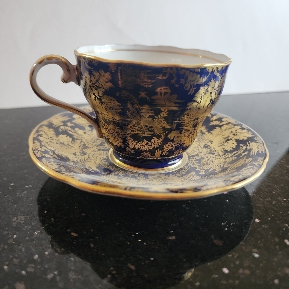Vintage Aynsley Cobalt Blue and Gold Teacup and Saucer, England - Picture 6 of 13